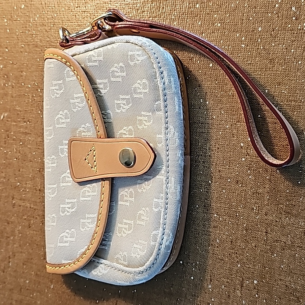 Dooney & Bourke wristlet
